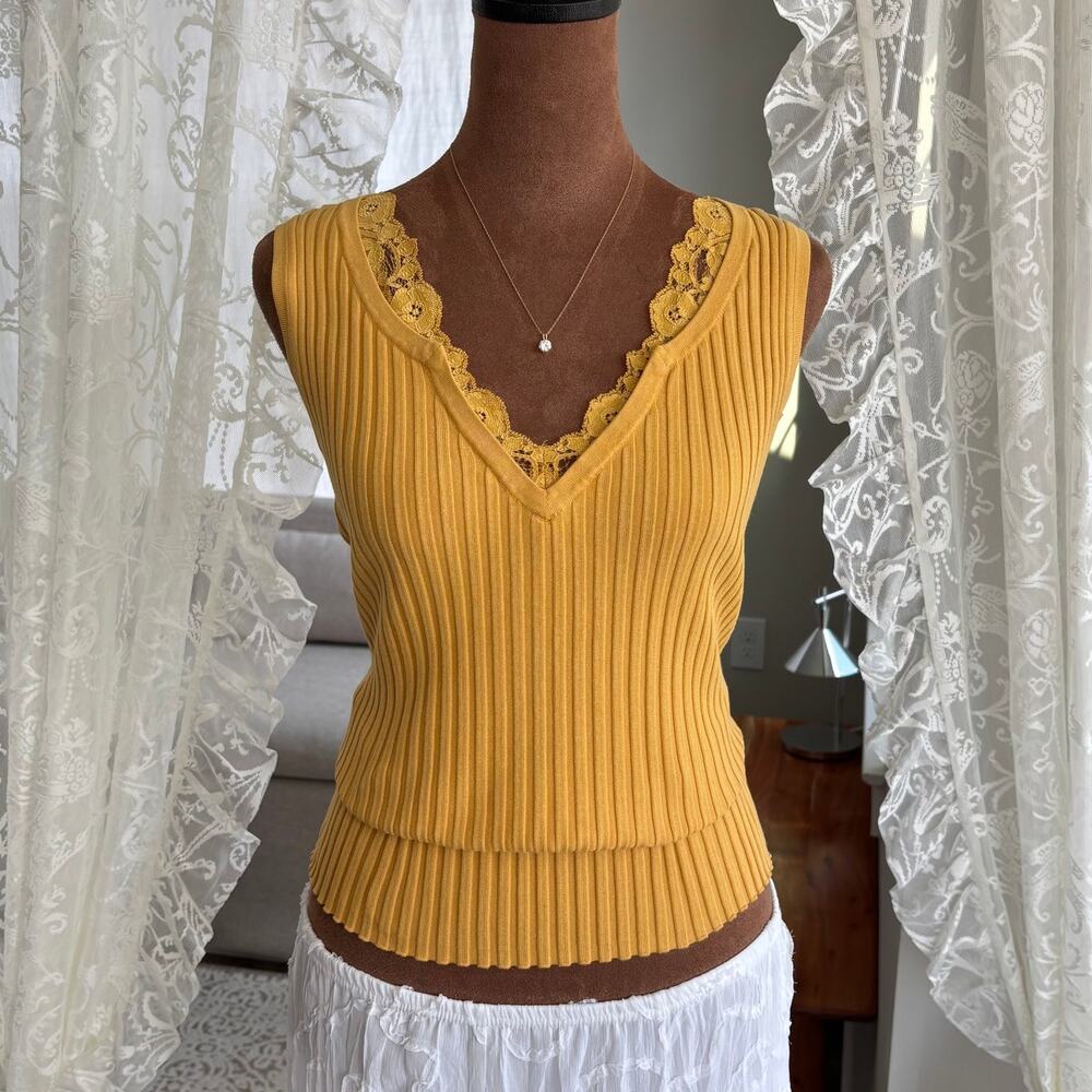 90s Vintage Worthington Yellow Silk Blend Ribbed Tank Lace Trim Collar Medium